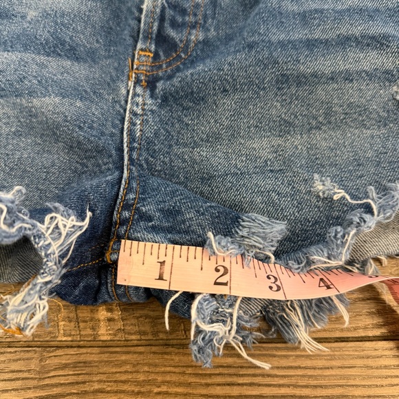 We The Free Distressed Women Denim Cutoff Shorts Size 26 - Picture 4 of 6